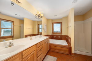 4731-S-Croatan-Hwy-TL-BR6-Private-Bath