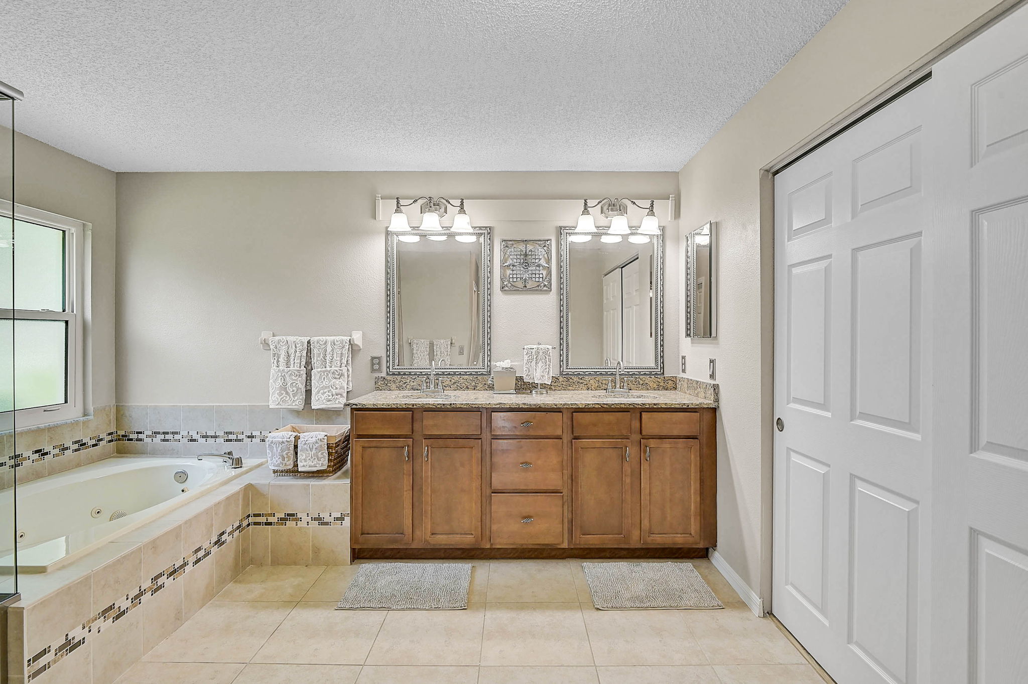 4733 Spring Meadow Ln-28