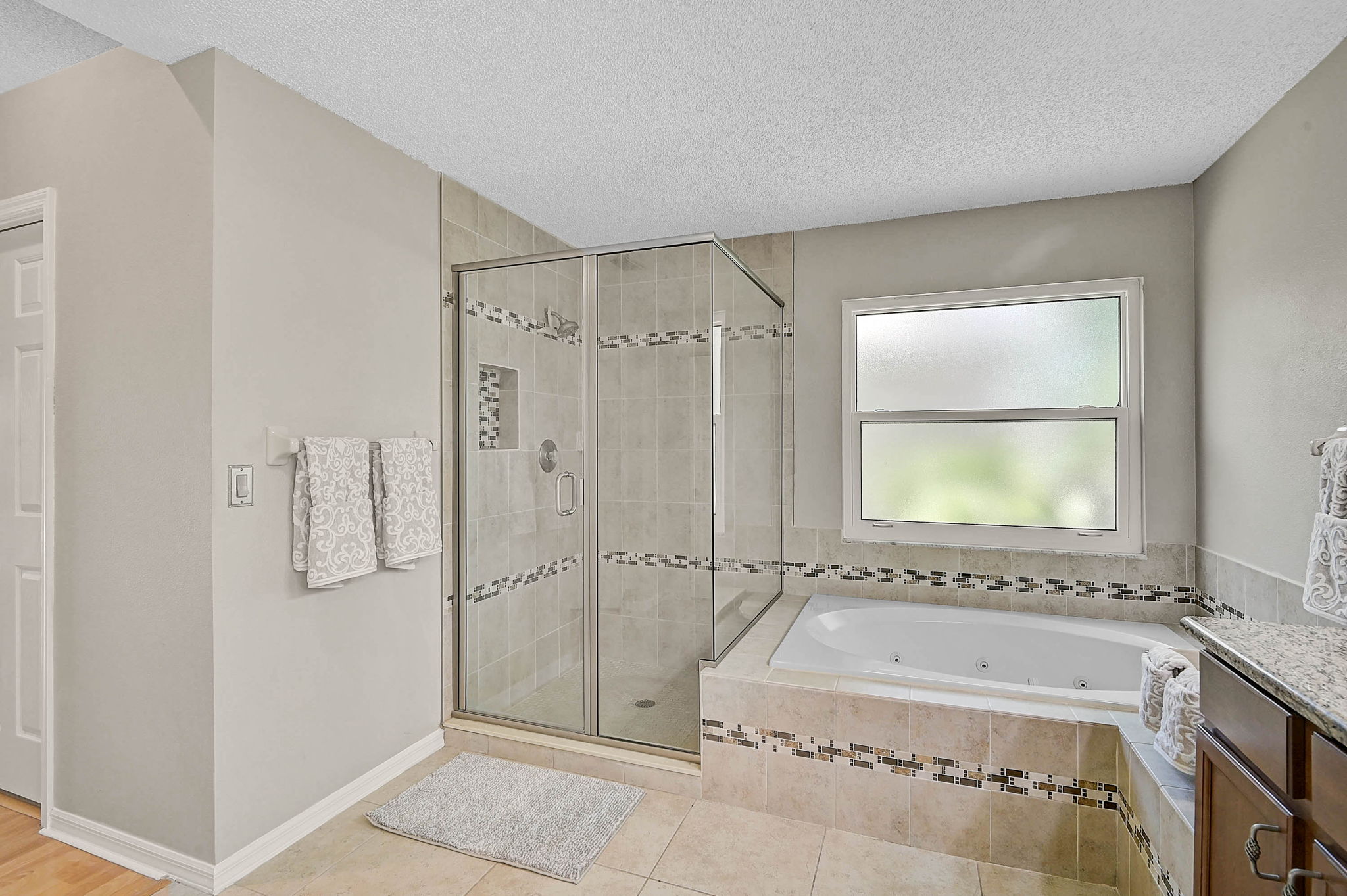 4733 Spring Meadow Ln-29