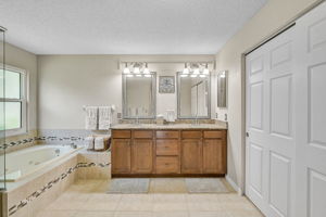 4733 Spring Meadow Ln-28