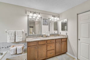 4733 Spring Meadow Ln-30
