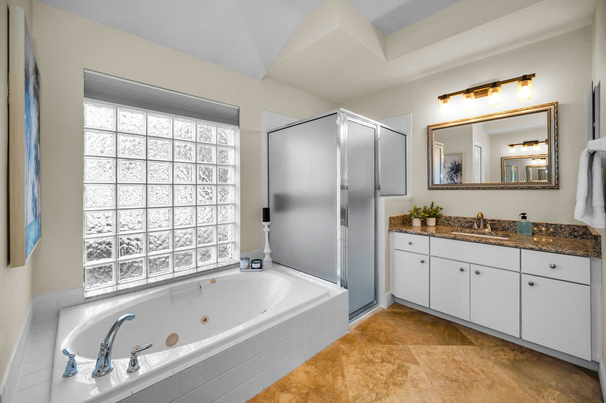 Master Bathroom1d