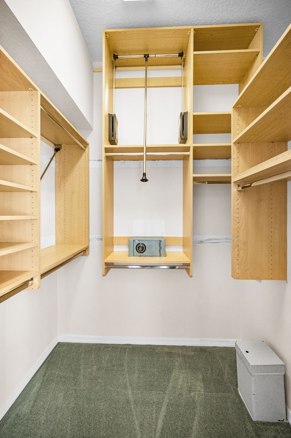 Primary Bedroom Walk-in Closet1