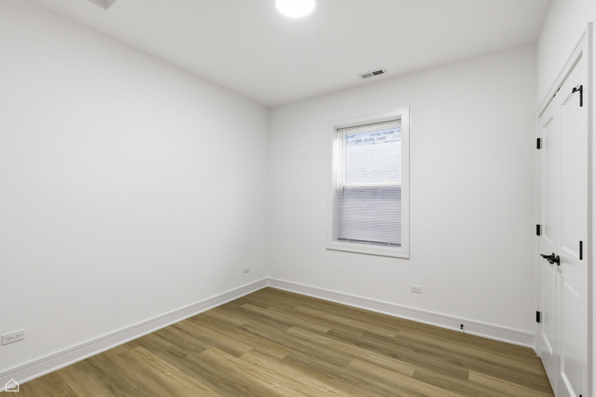 4739 S Indiana 3 - Biazar_CHP2026_005