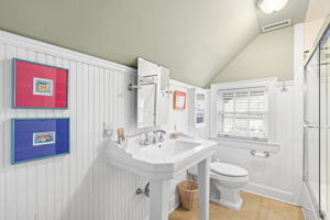 Hall Bathroom_3rd Floor