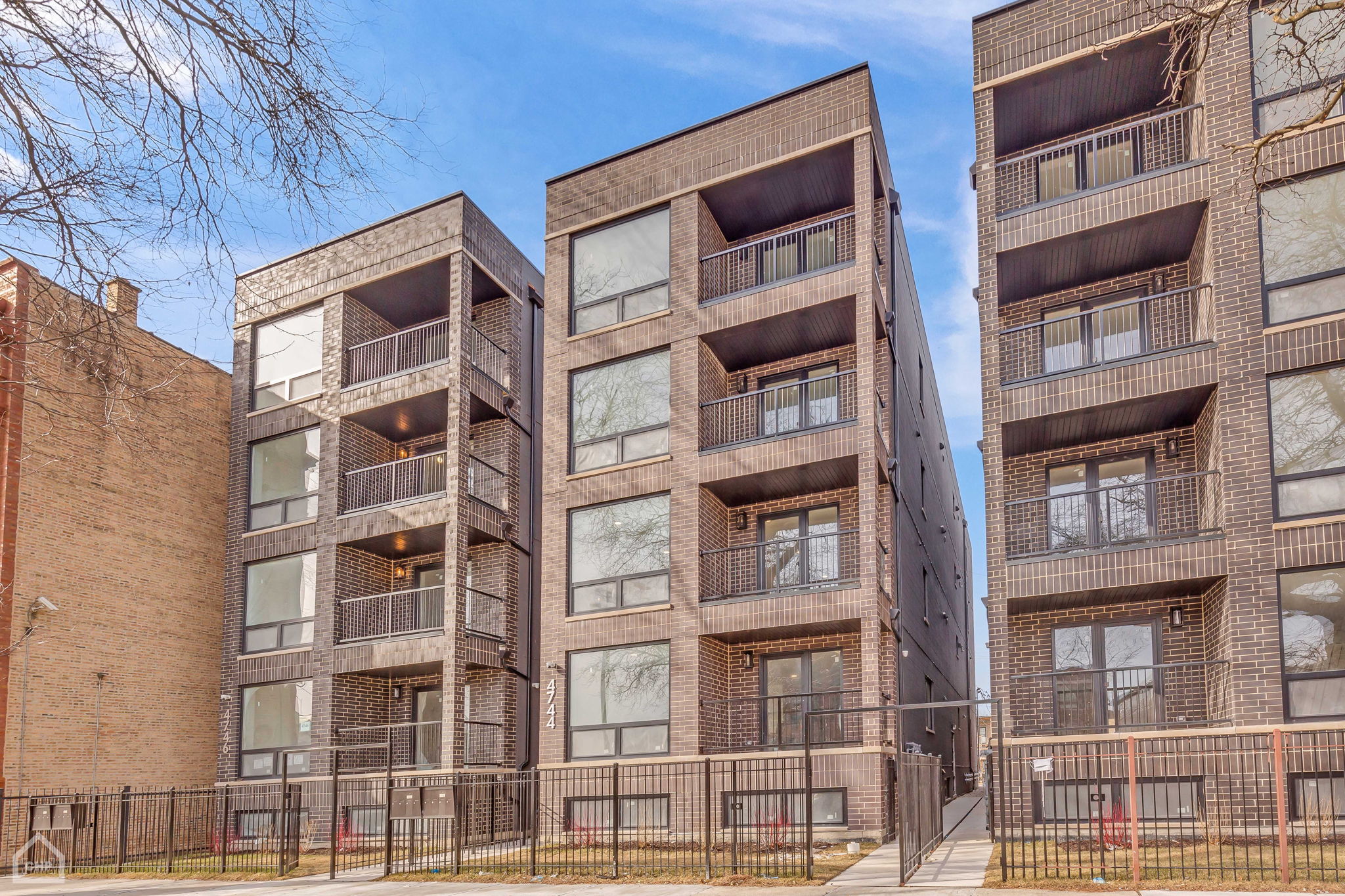 4744 S Michigan Ave_001