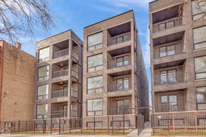 4744 S Michigan Ave_001