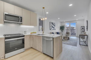 4744 S Michigan Ave_004