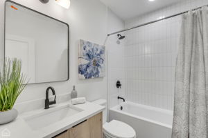 4744 S Michigan Ave_008