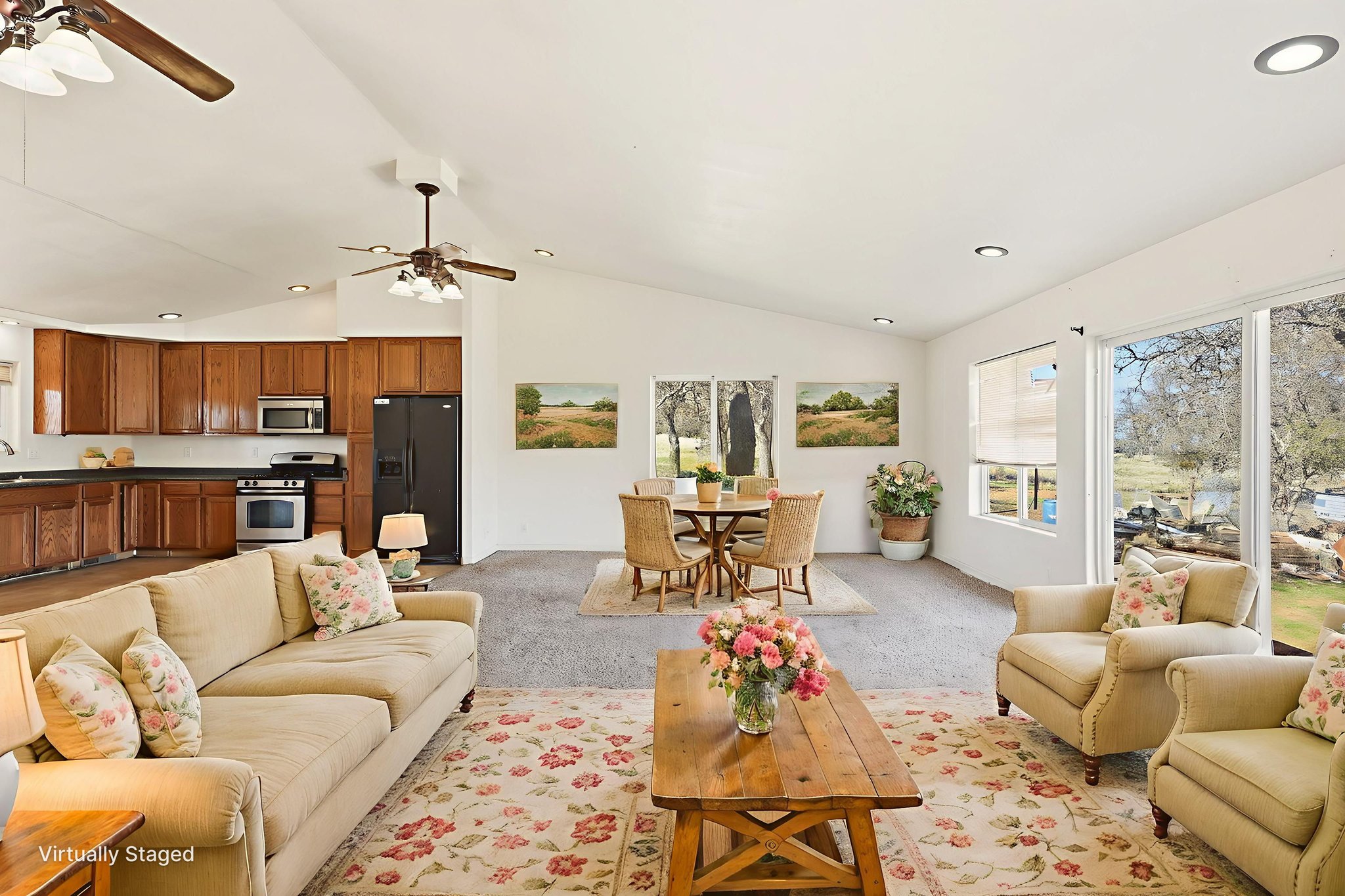 7H3A1961 virtually staged.jpeg