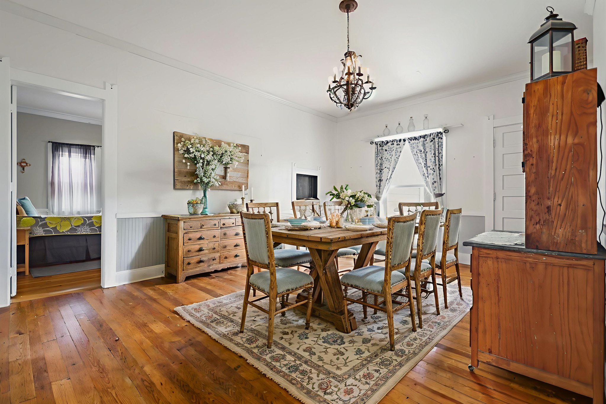 29-print-9G2A0087 virtually staged.jpeg