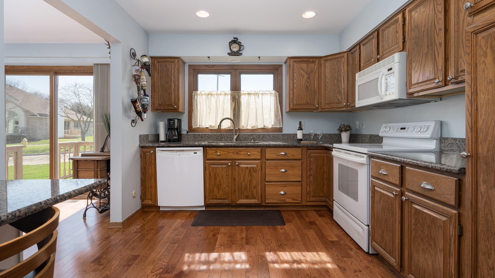 47490 Hunters Chase Dr, MI 48042 Michigan Video Tours