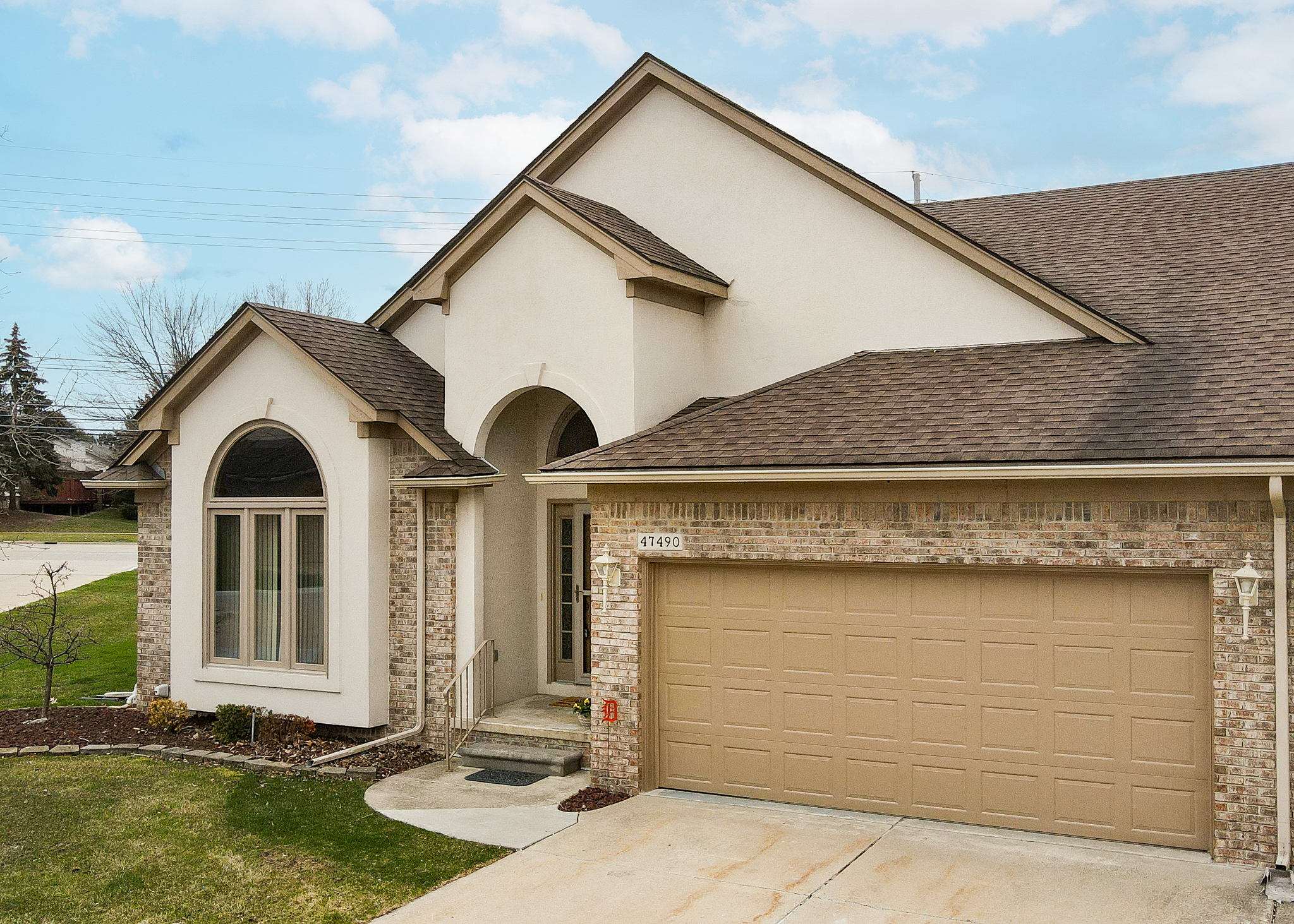 47490 Hunters Chase Dr, MI 48042 Michigan Video Tours