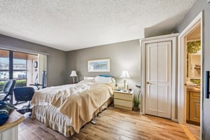 Brittany Dr S 24-S0107-027.jpg