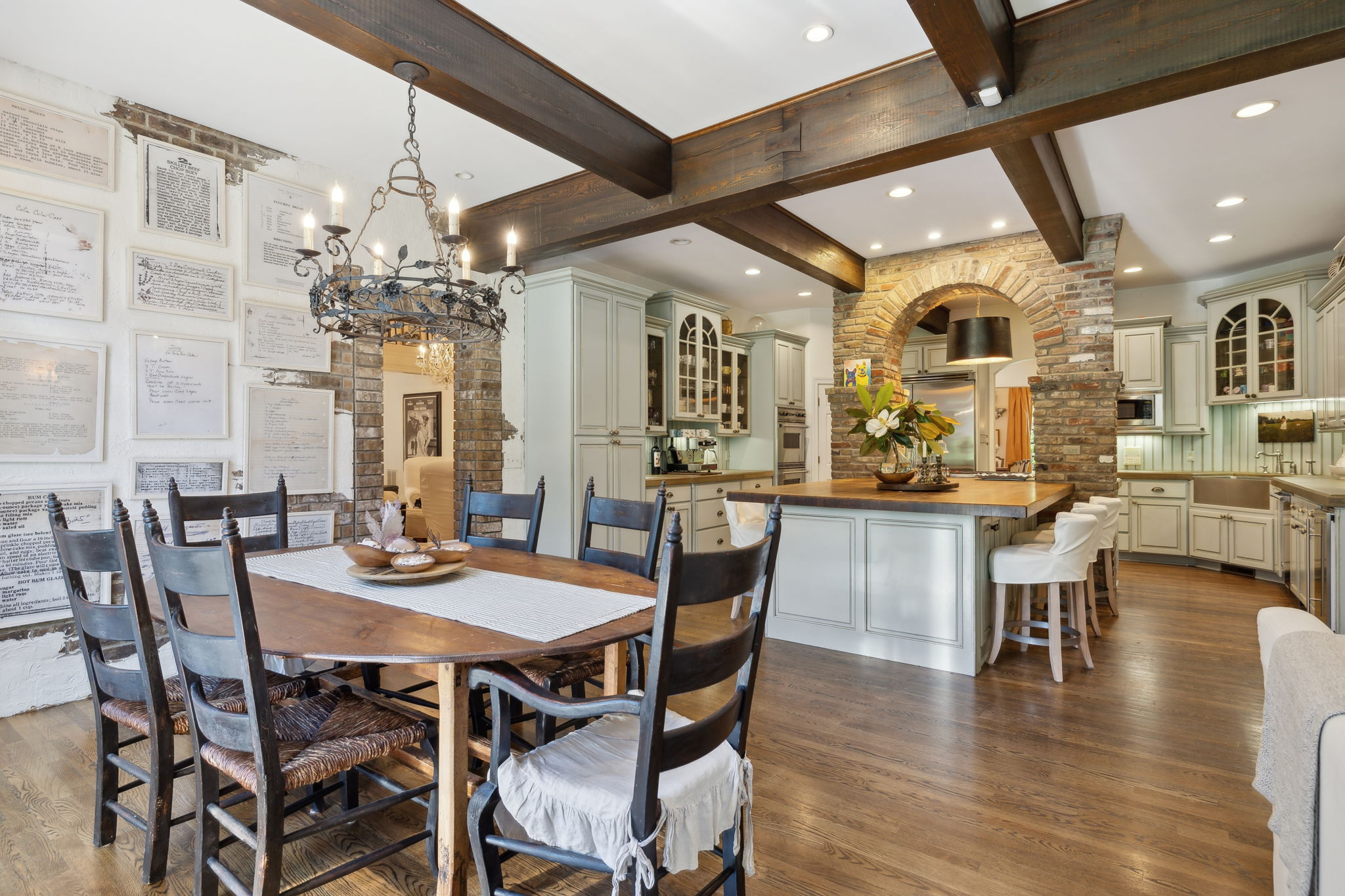 Kitchen/Eating Area