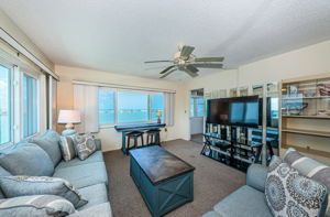 Living Room 3-2