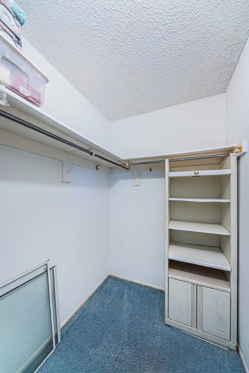 Bedroom 2 Walk-in Closet