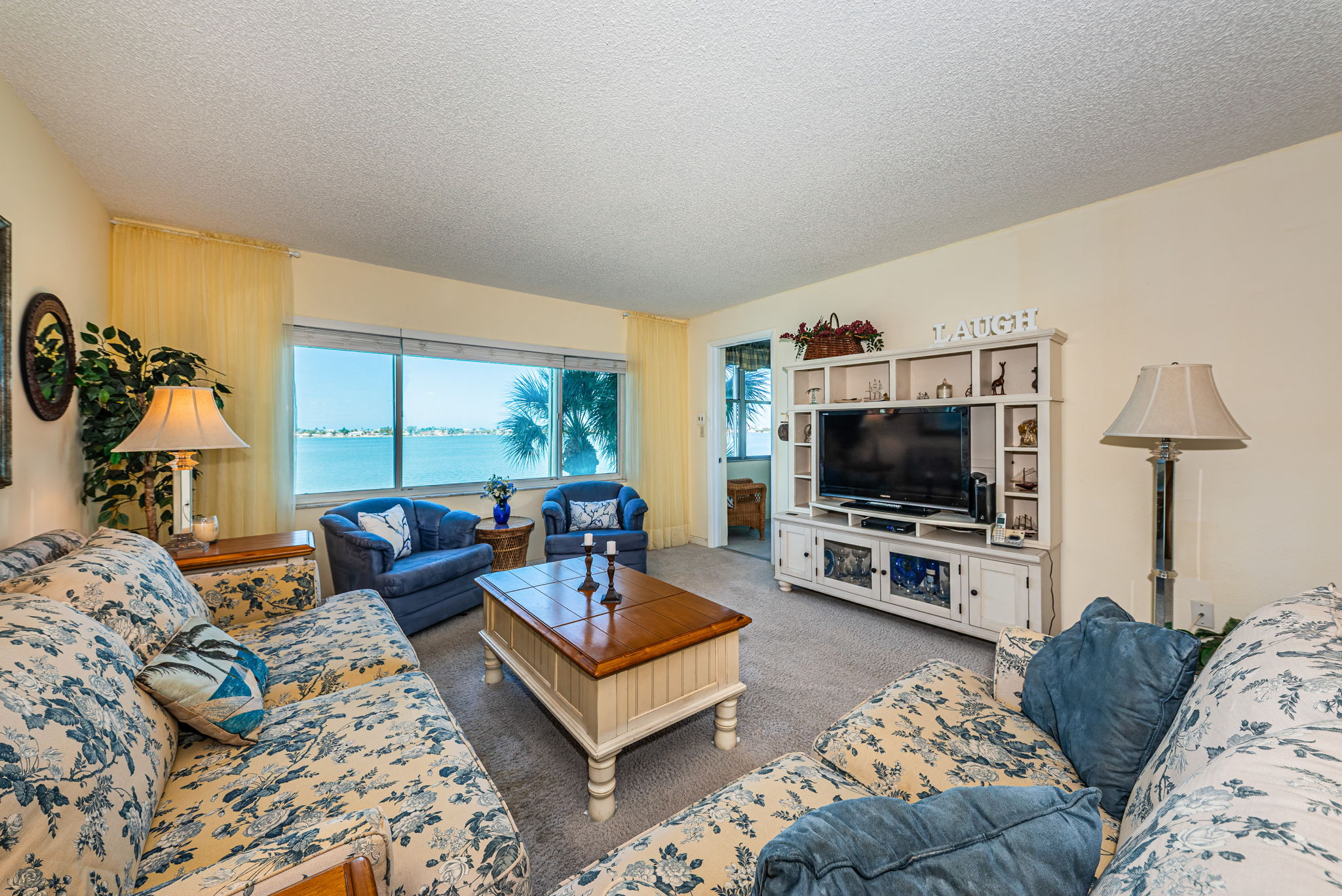 Living Room 2-2