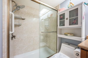 Bathroom 1c