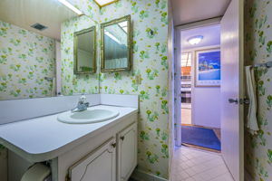 Bathroom 1b