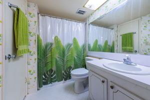 Bathroom 1c