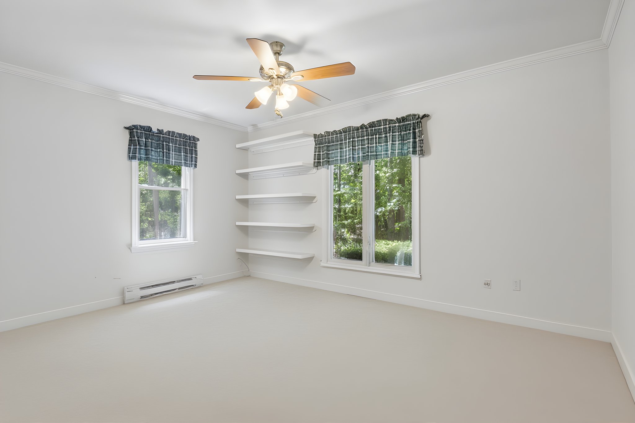 Bedroom furniture removed.jpeg
