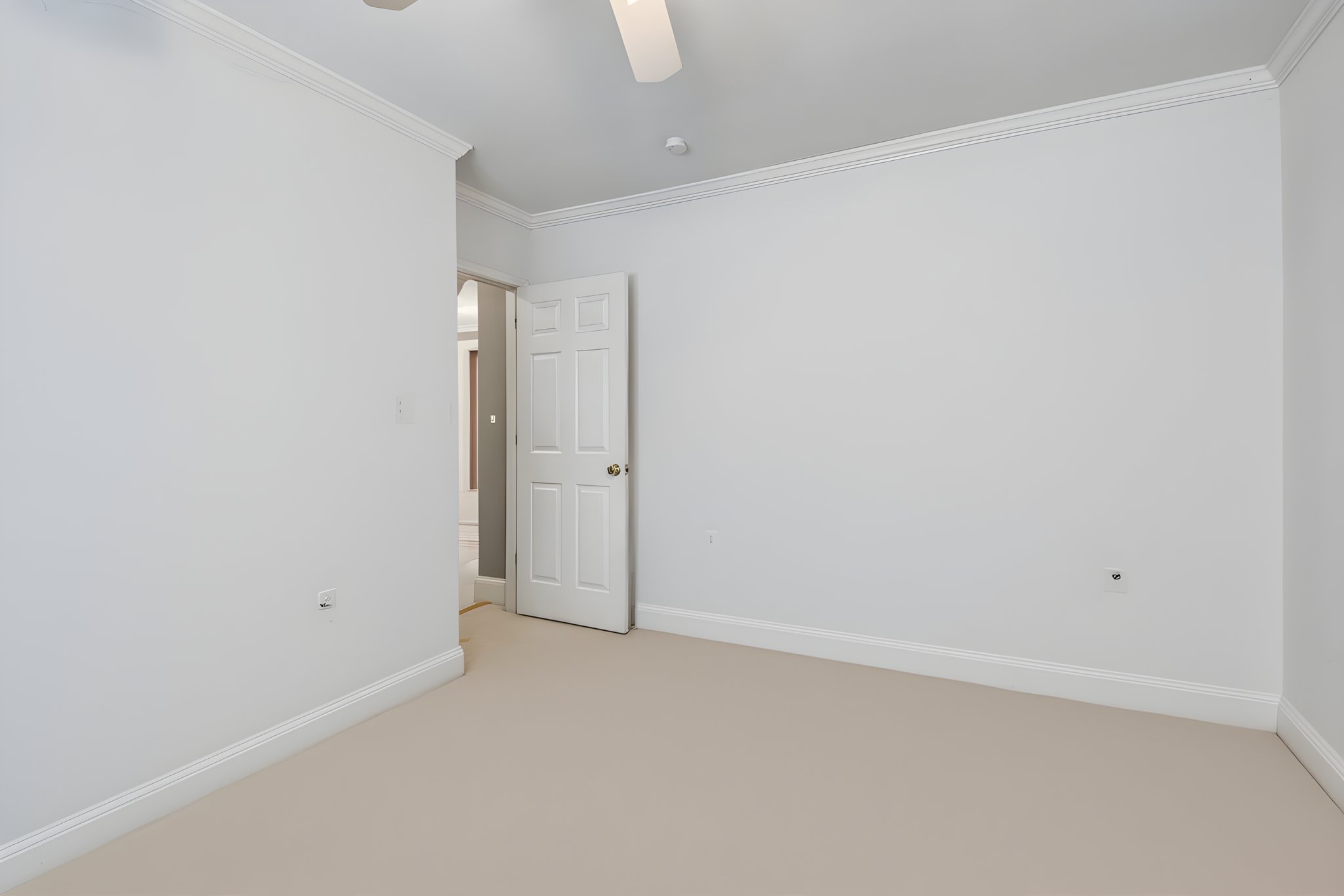 Bedroom furniture removed.jpeg