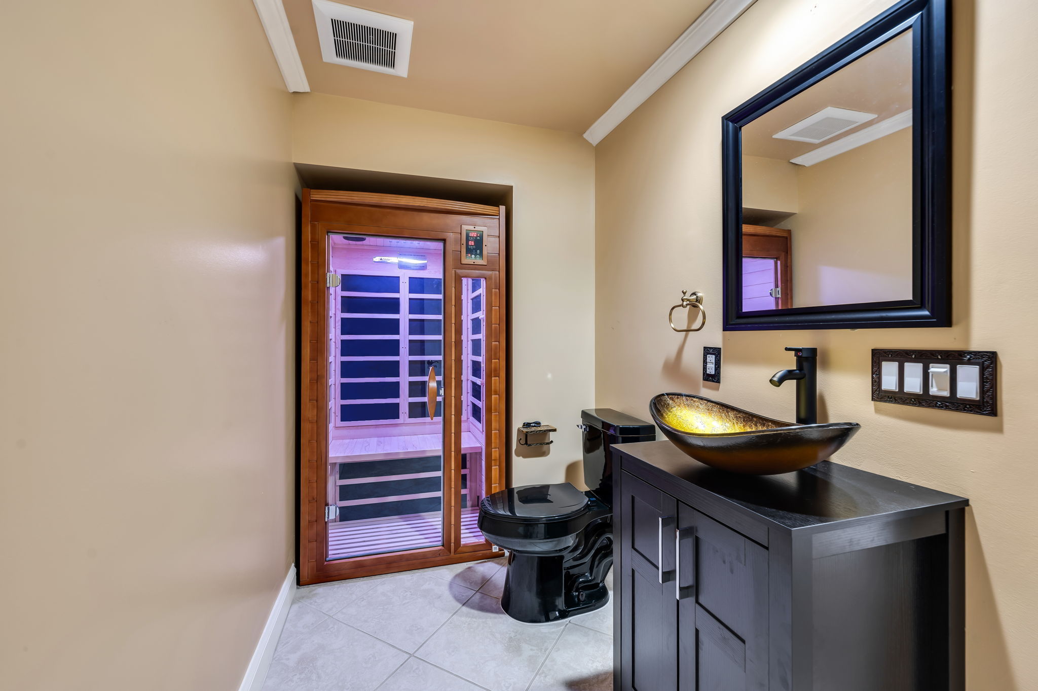 Guest Bathroom/suana