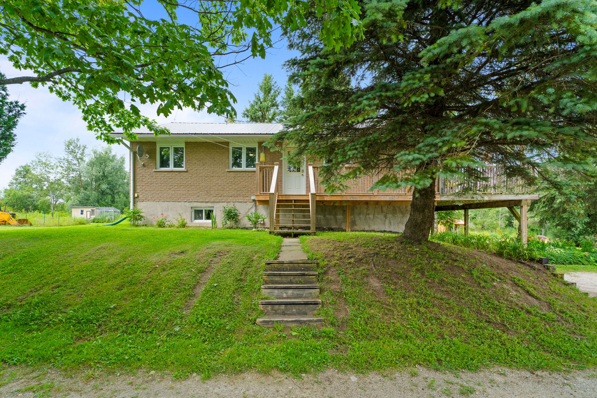 Front Porch/Entrance