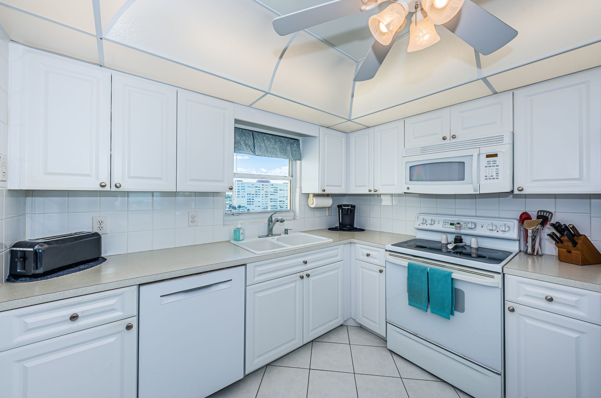 Kitchen 2-2