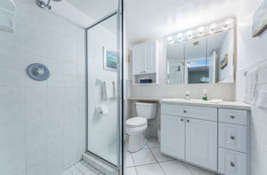 Bathroom 2a-2