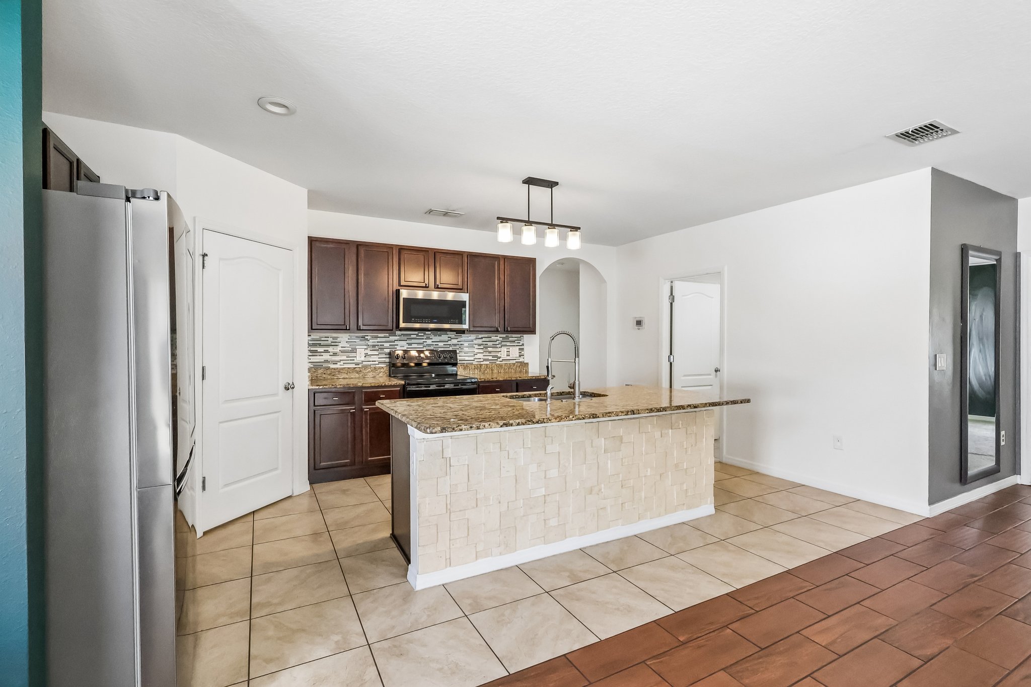 Squires Grove Dr-S2204-011.jpg