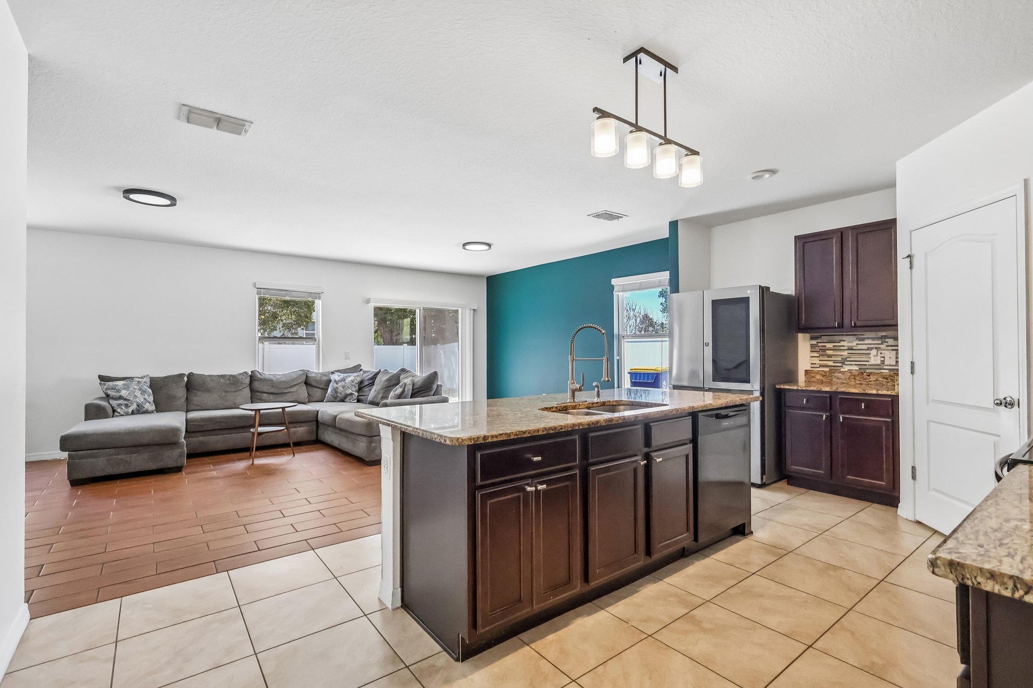 Squires Grove Dr-S2204-013.jpg