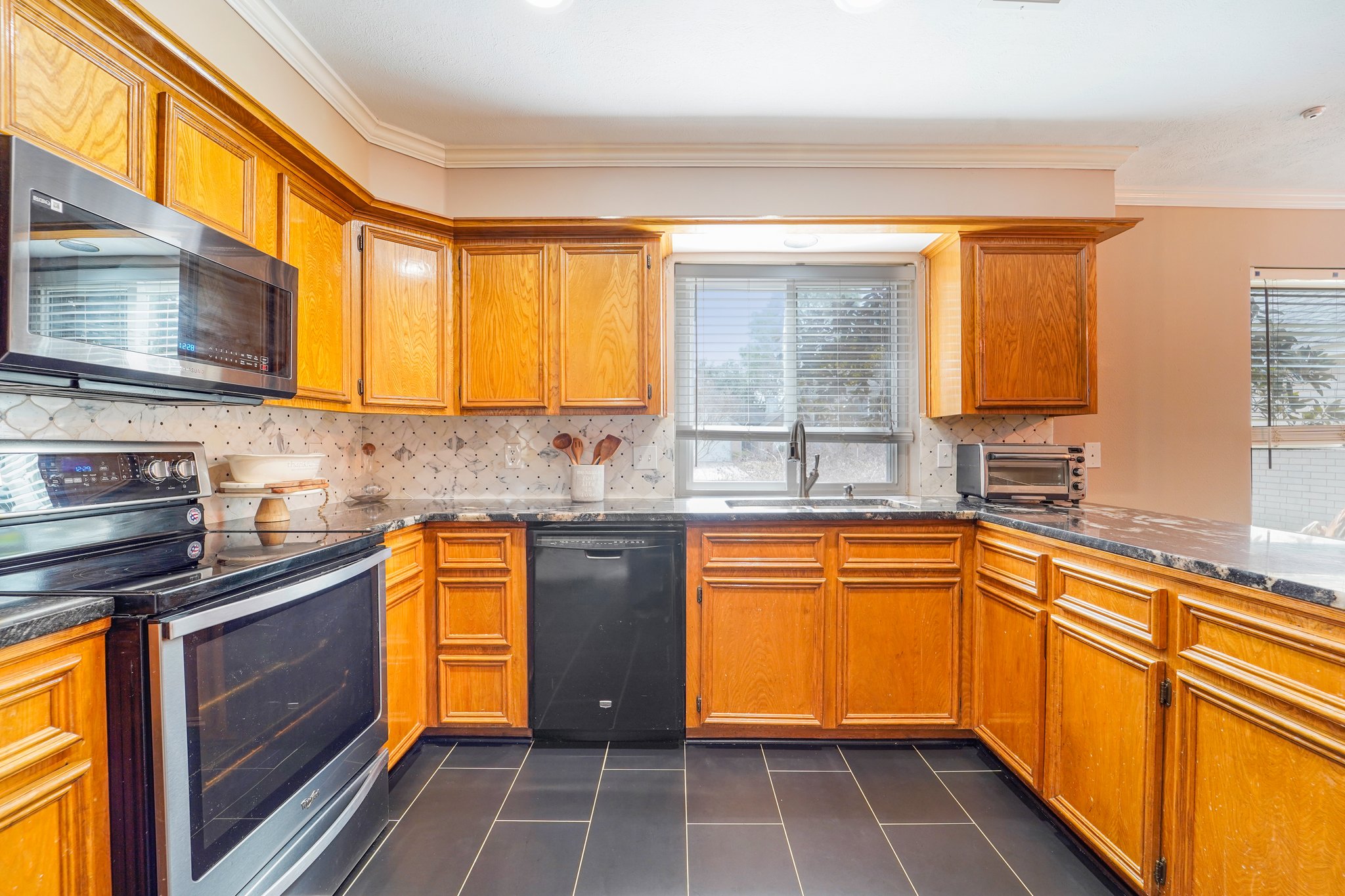 Oakmont Ct-016.jpg