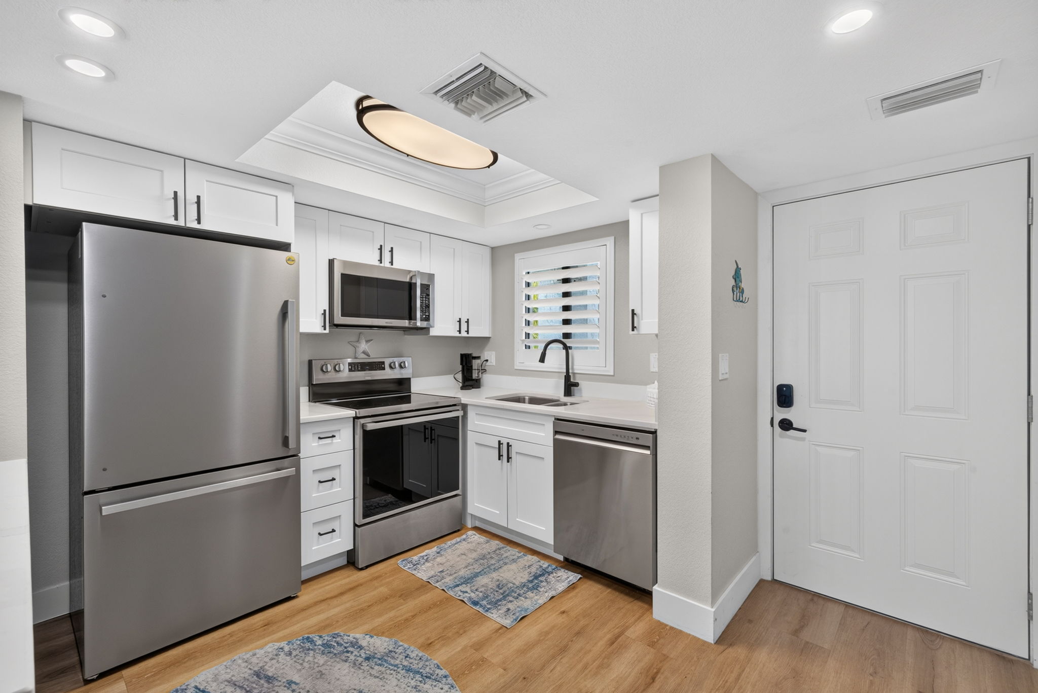 Kitchen 1 of 2