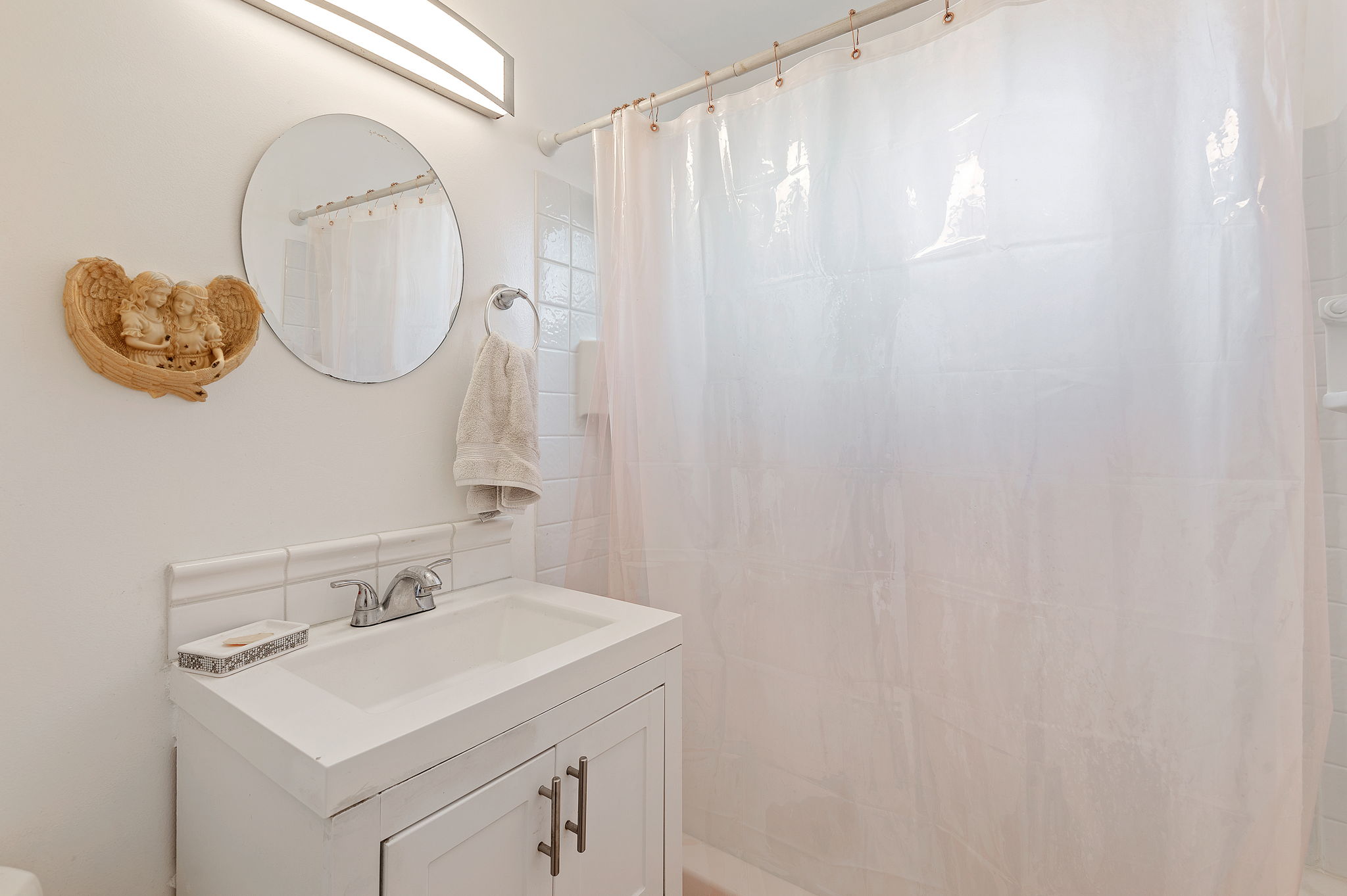 17 - Bathroom 2