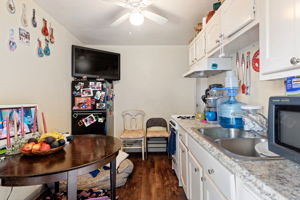 21 - Studio - Kitchen