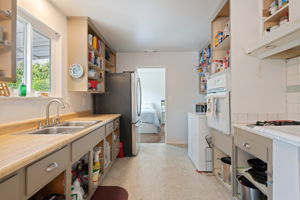 11 - Kitchen