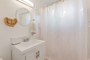 17 - Bathroom 2