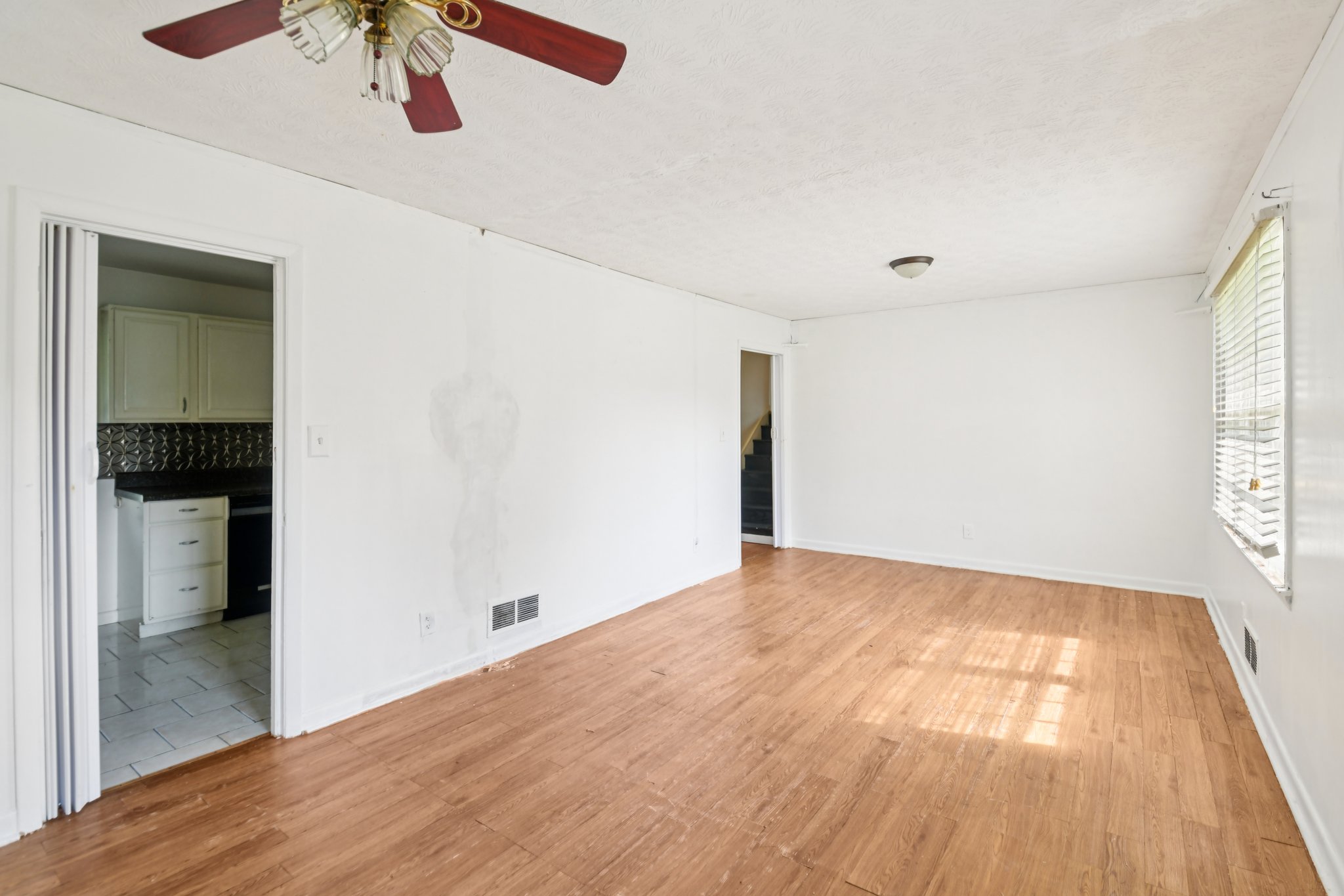 Bell Cir SE-S2108-006.jpg