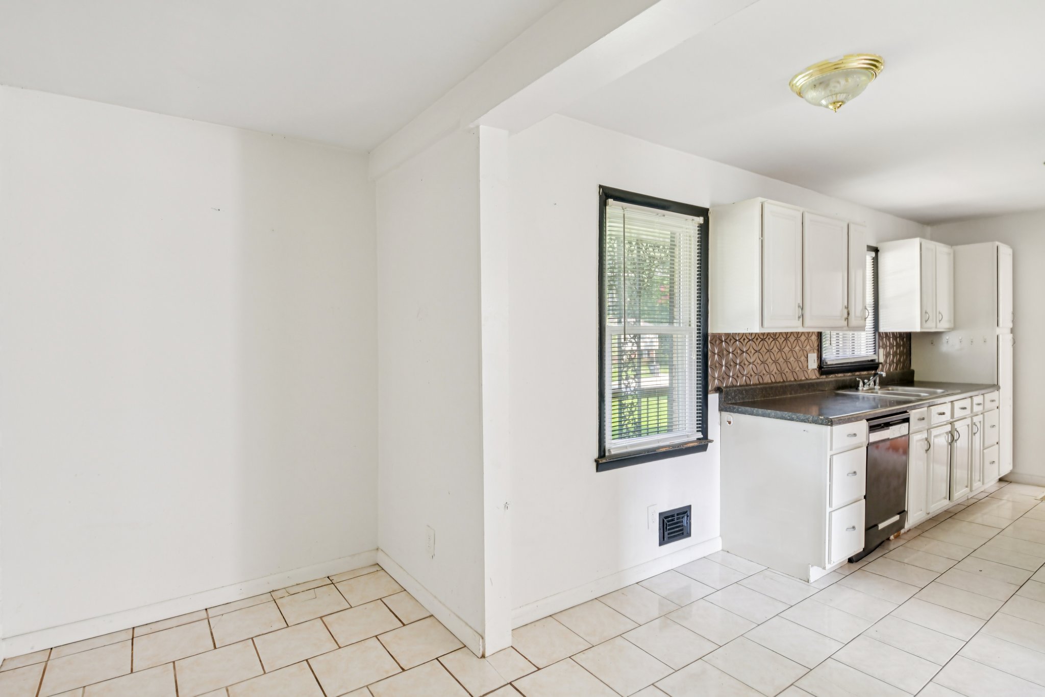 Bell Cir SE-S2108-010.jpg