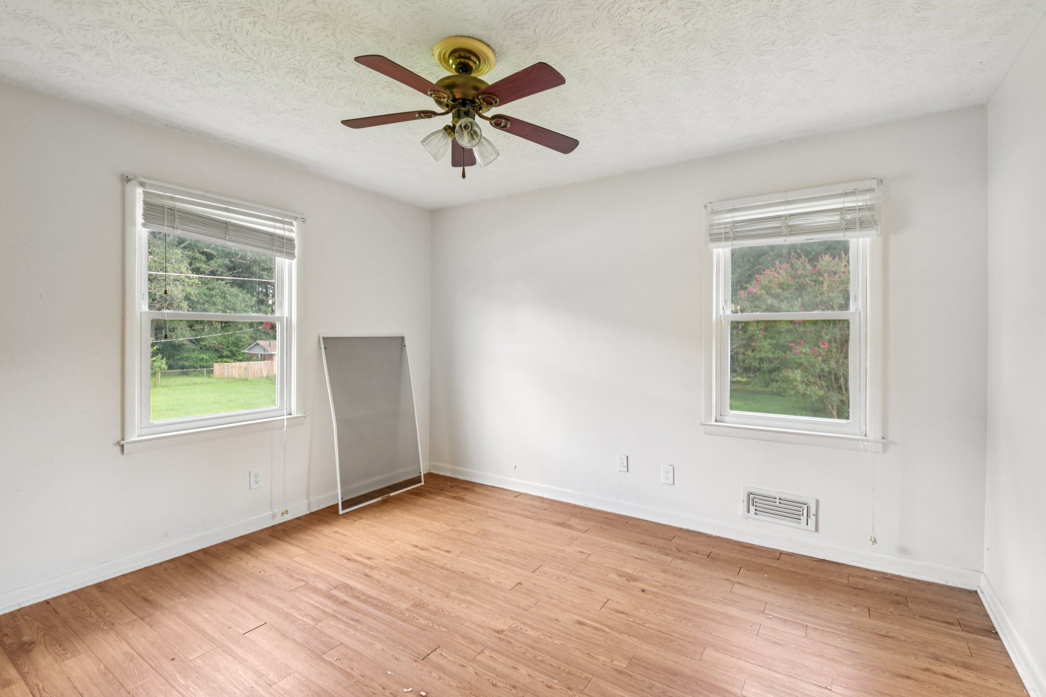 Bell Cir SE-S2108-019.jpg