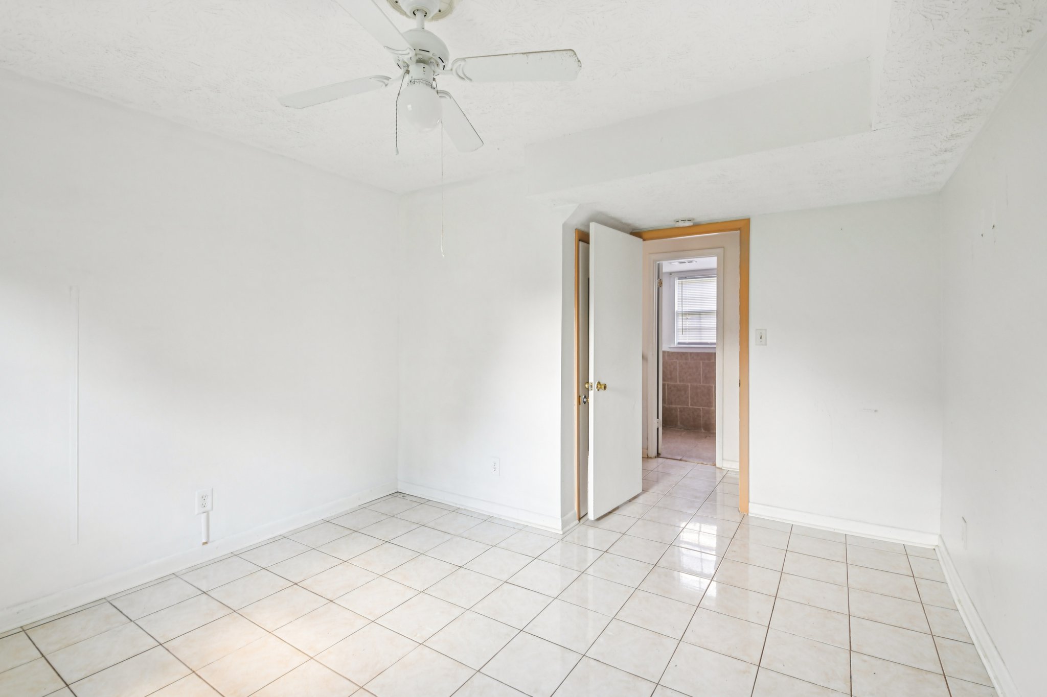 Bell Cir SE-S2108-022.jpg