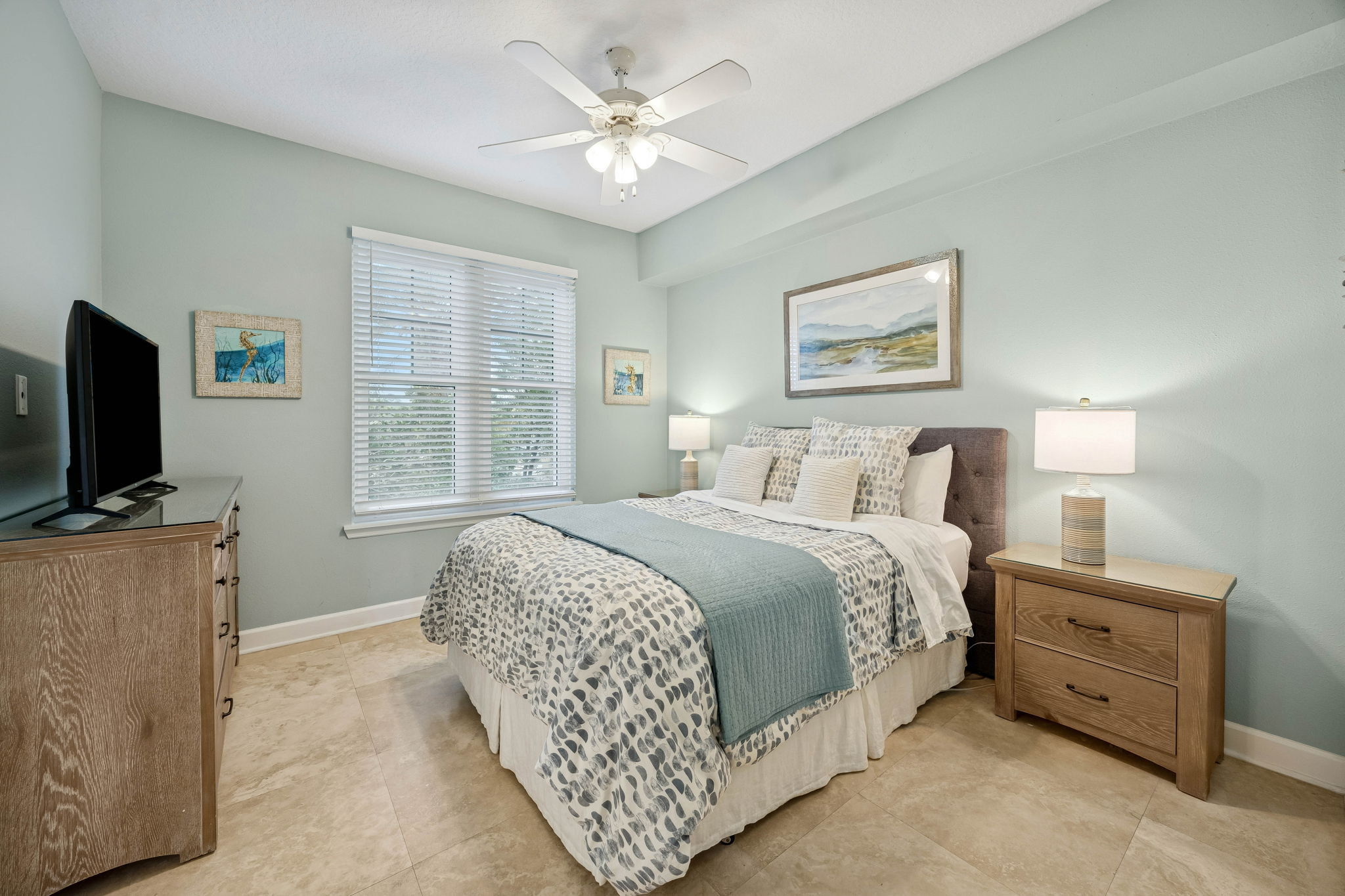 The second guest suite is also comfortable and well appointed ...