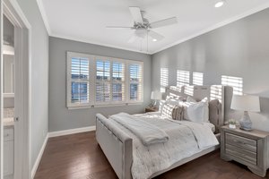 LARGE FRONT BEDROOM