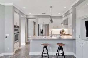 HIGHLY UNDATED AND UPGRADED KITCHEN