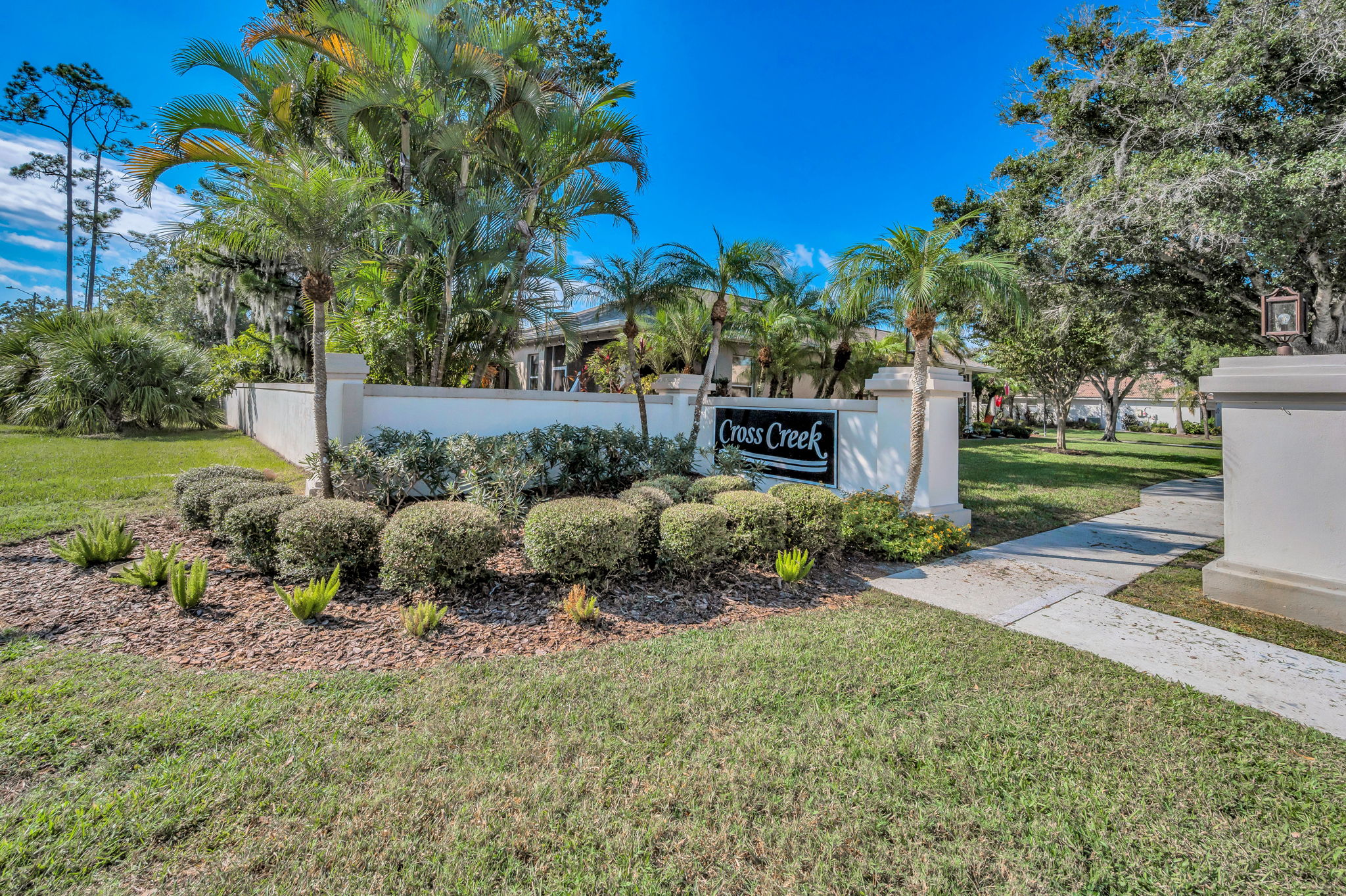 20-Cross Creek Entry