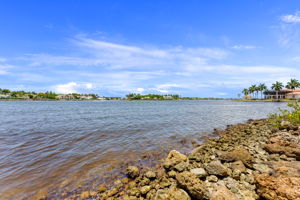 Location! Be at Naples Bay in the blink of an eye!