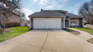 486-Chippewa-Dr-Garage 3