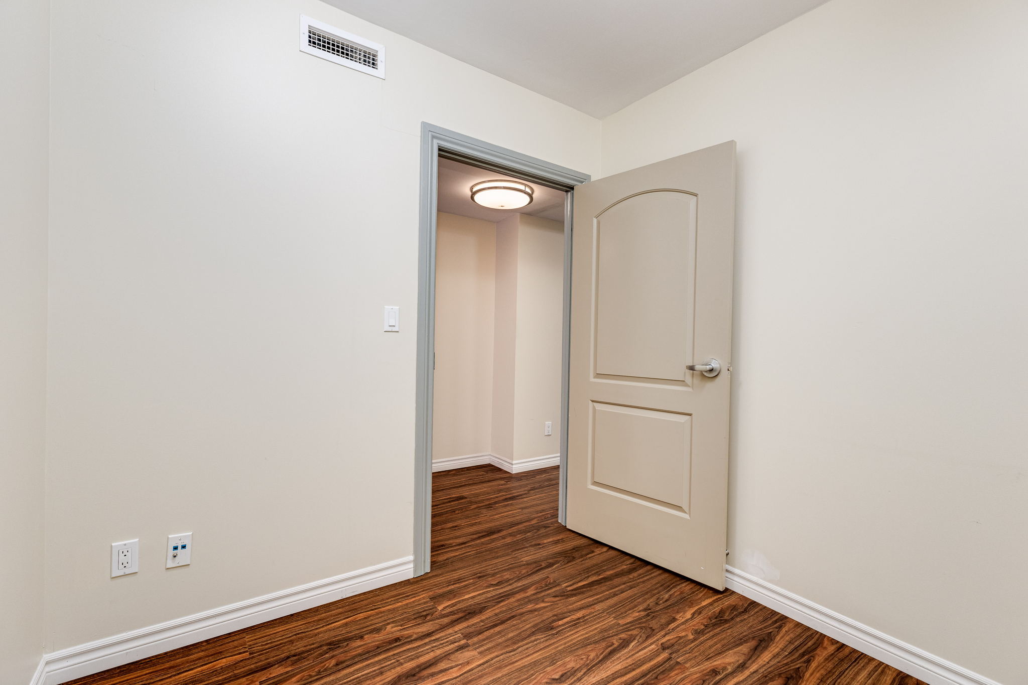 Toronto property showcase — delivered property photograph 9